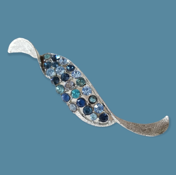 Vintage CORO Blue Rhinestone Brooch Mid Century Silver Tone Metal Finish - Picture 1 of 8